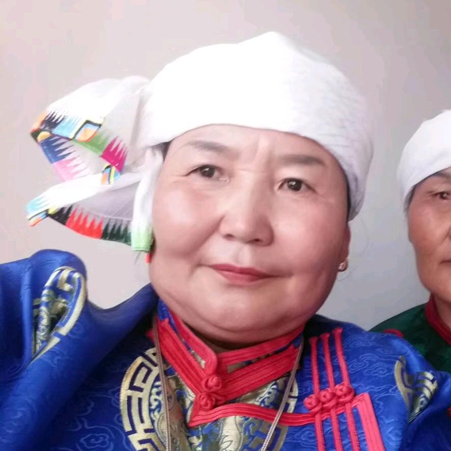 乌云其其格乎日嘎蒙古服装店