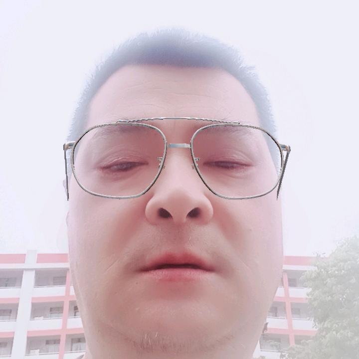 万事發