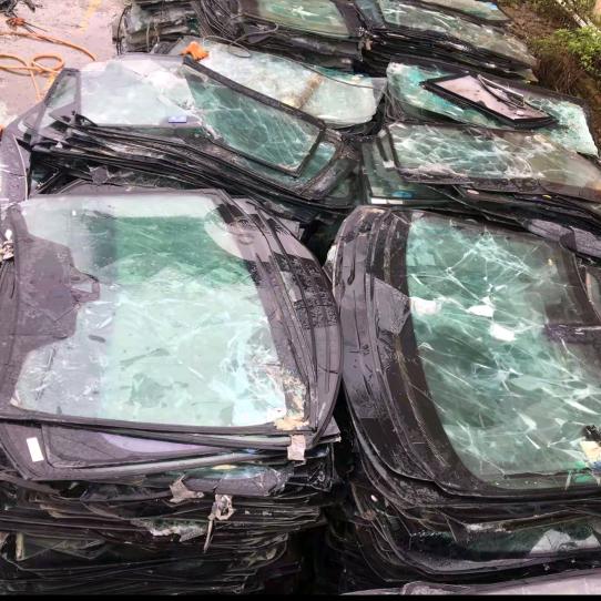 小杨回收汽车挡风玻璃