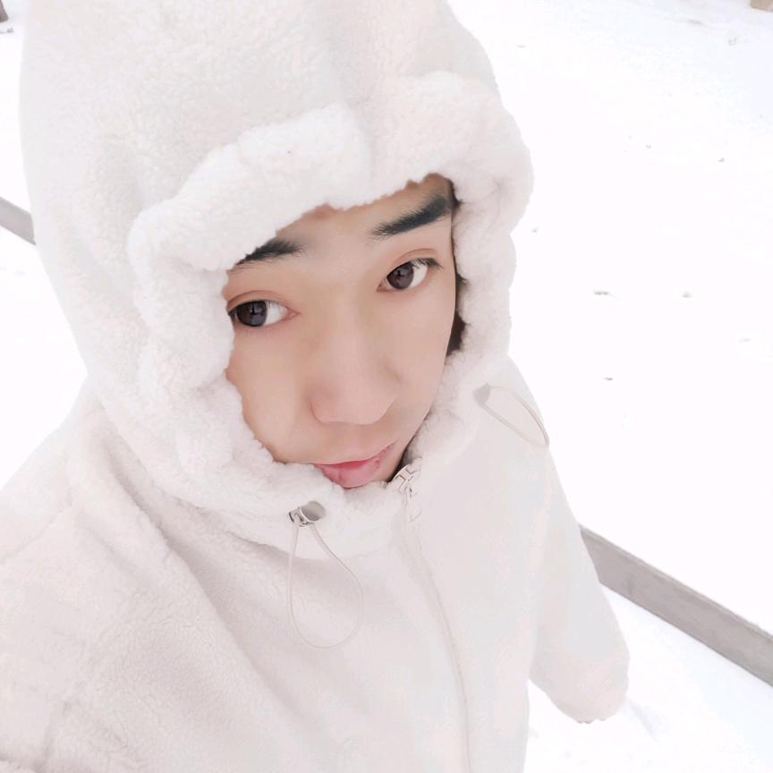 开着拖拉机迎接春天的到来