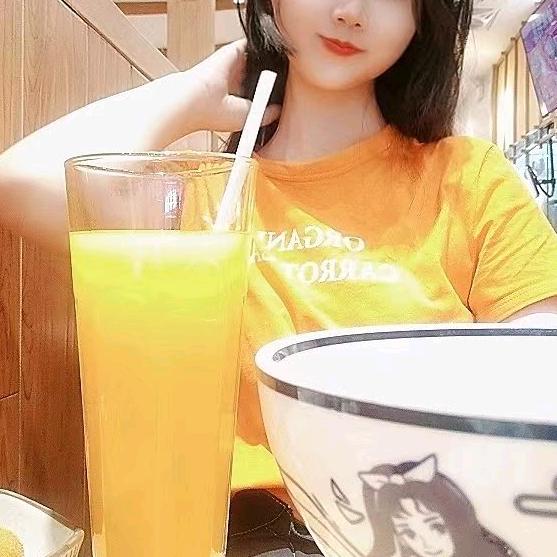 婴儿肥的小珍娜