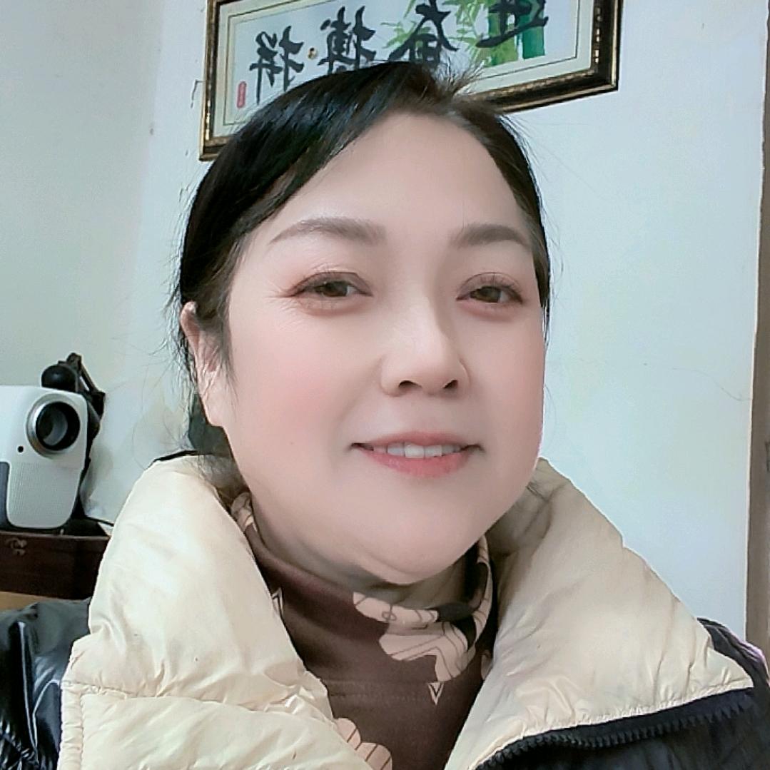 群姐$一一是一个娱乐主播，晚上8点半直播