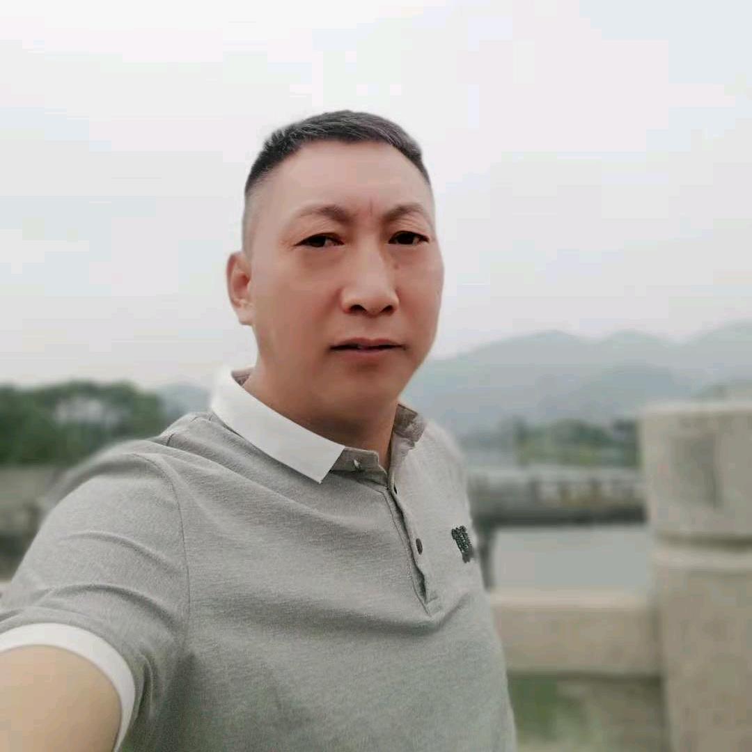 独饮杯中酒