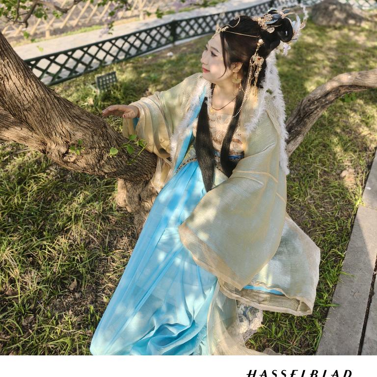 单身的。彝族女神