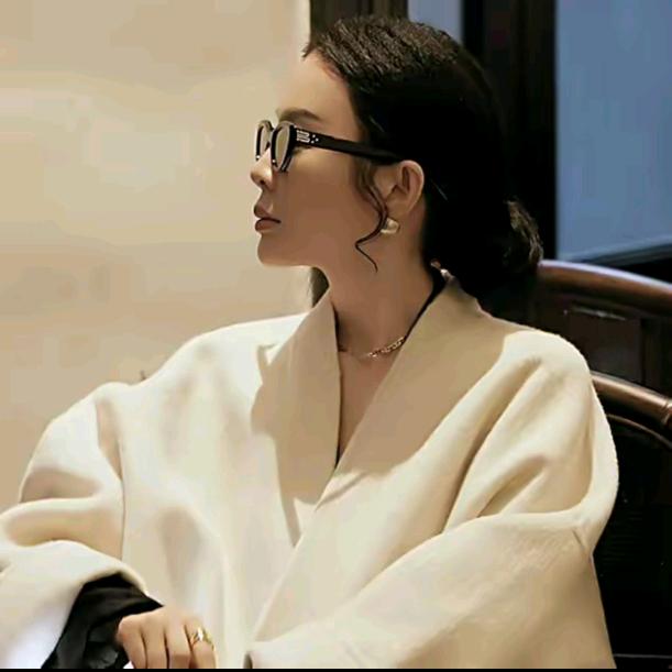 潘依绣(时尚穿搭)