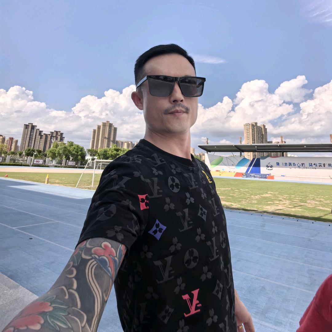 快递末端小峰哥（油管峰局）