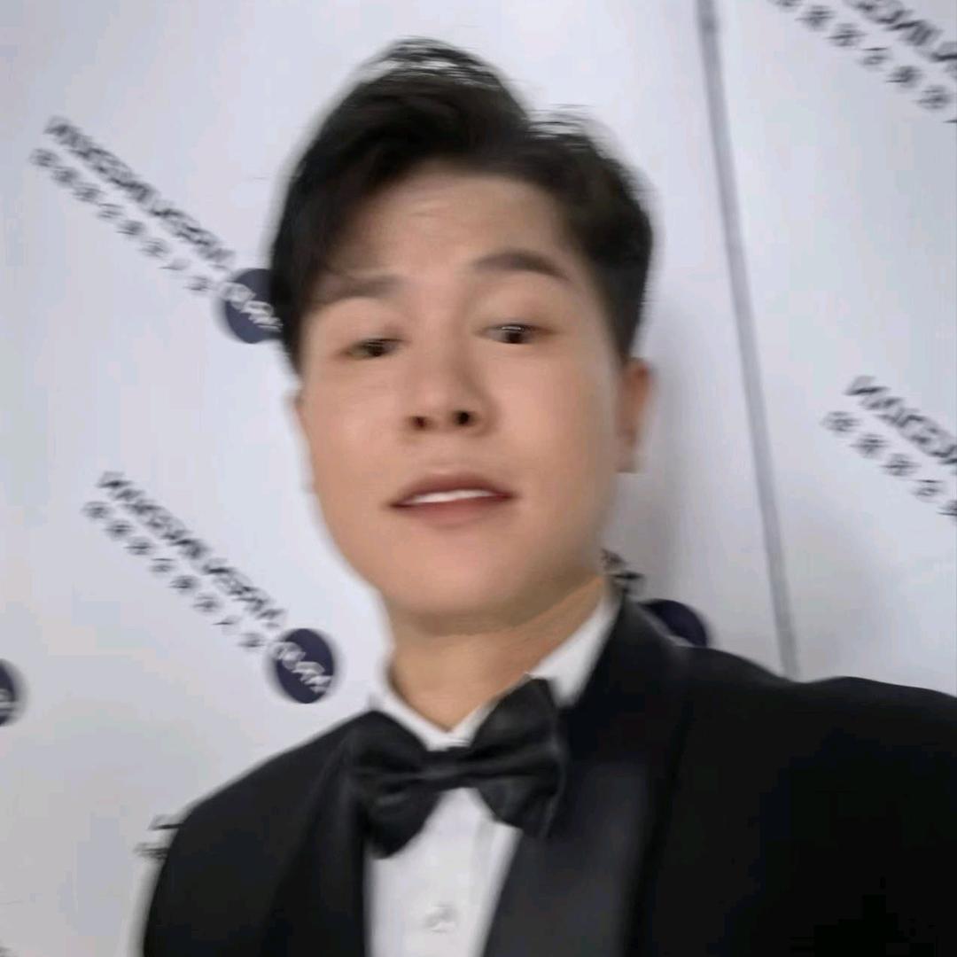 晚霞不及你的美