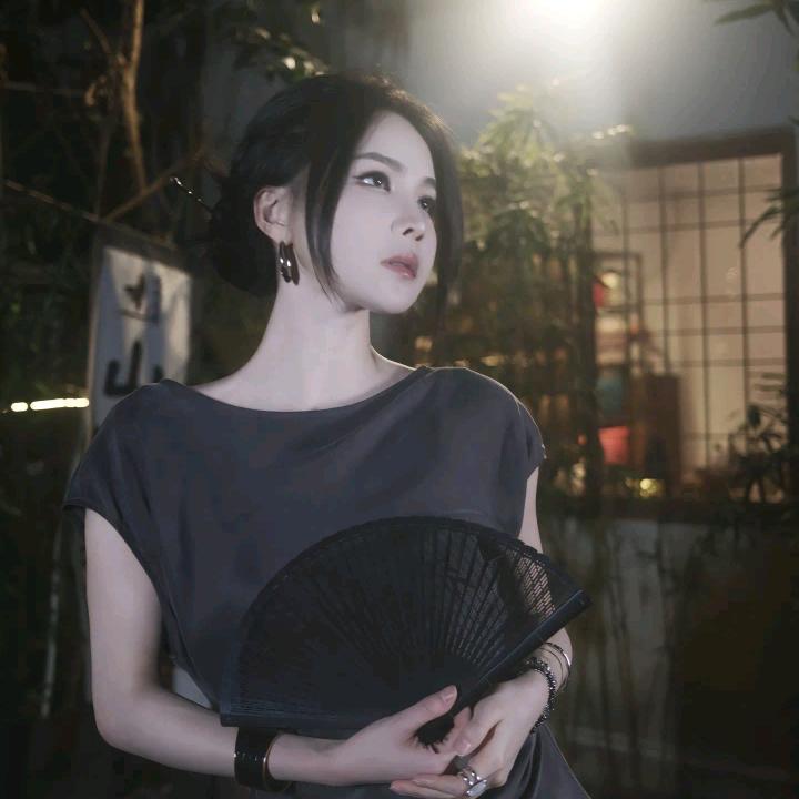 溶溶RONGRONG（直播福利）