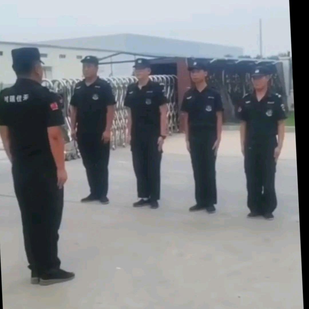 我非孤独不合群，只因人情未必真，，