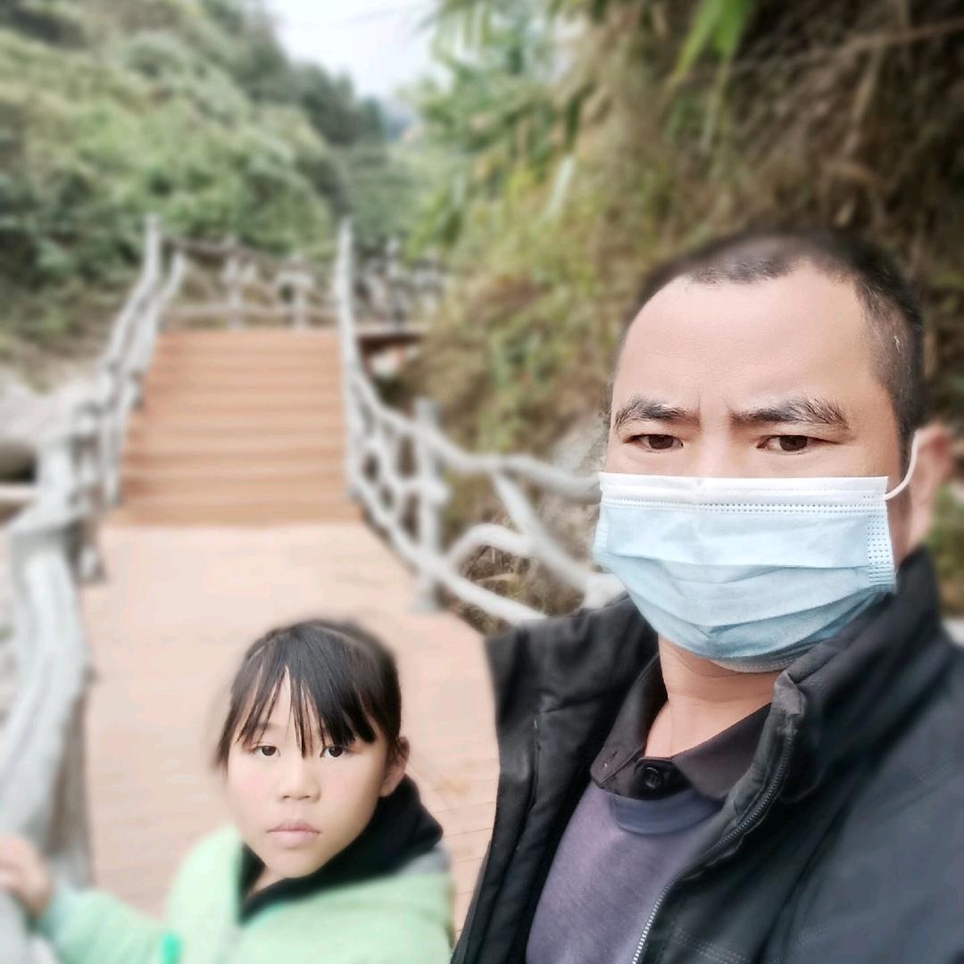 单亲灿爸
