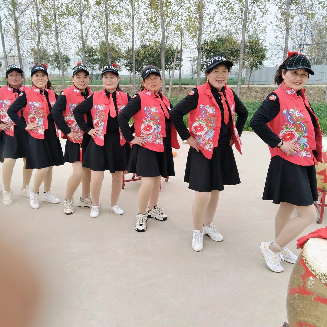 刘化王鼓舞队，刘姐
