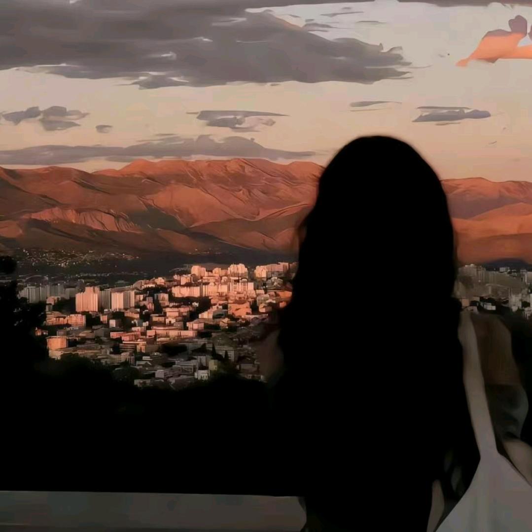 月光落在左手上🐾🍂ᶻᶞˢ