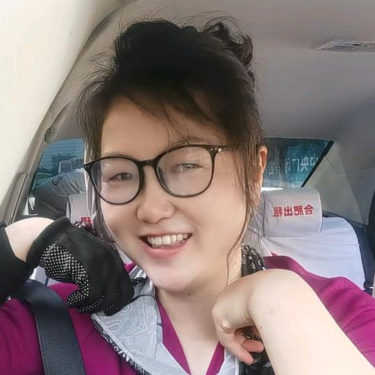 开出租车的小老婶