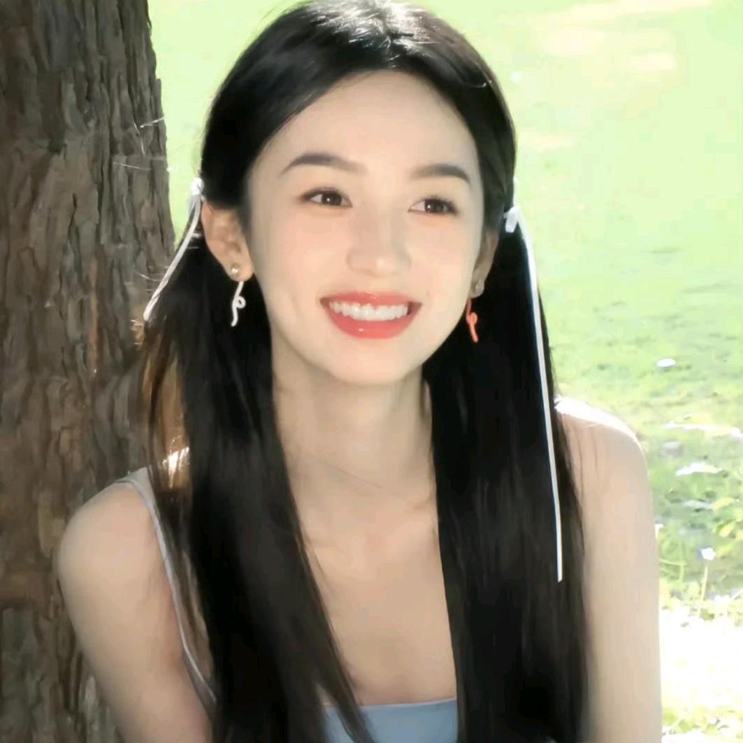 周周.
