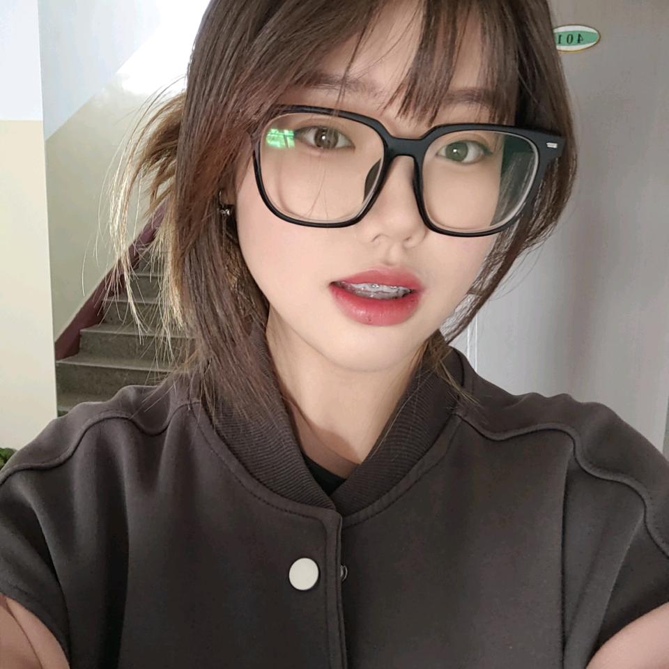 累得眼睛黑片