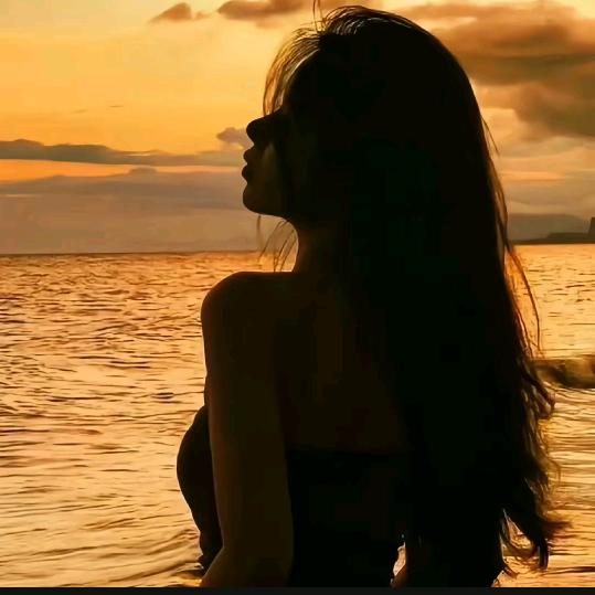 🥂꧁꫞꯭冰雨꫞꧂