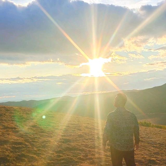 大岩（向阳而生）