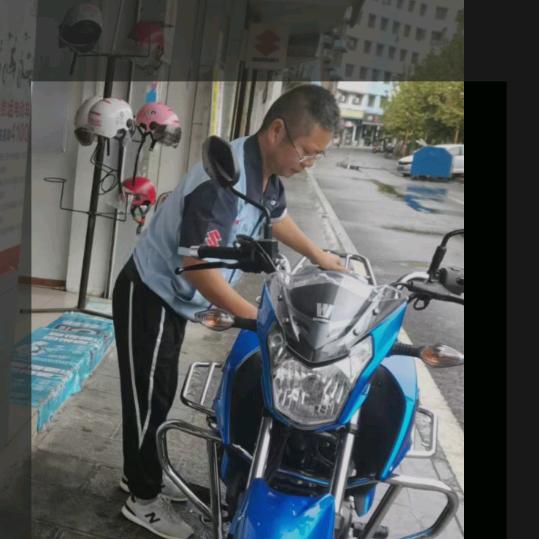 道真豪爵摩托周眼镜:豪不犹豫、爵对超值。