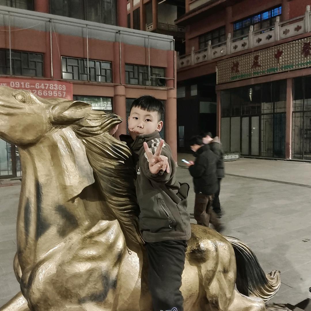 努力挣钱。