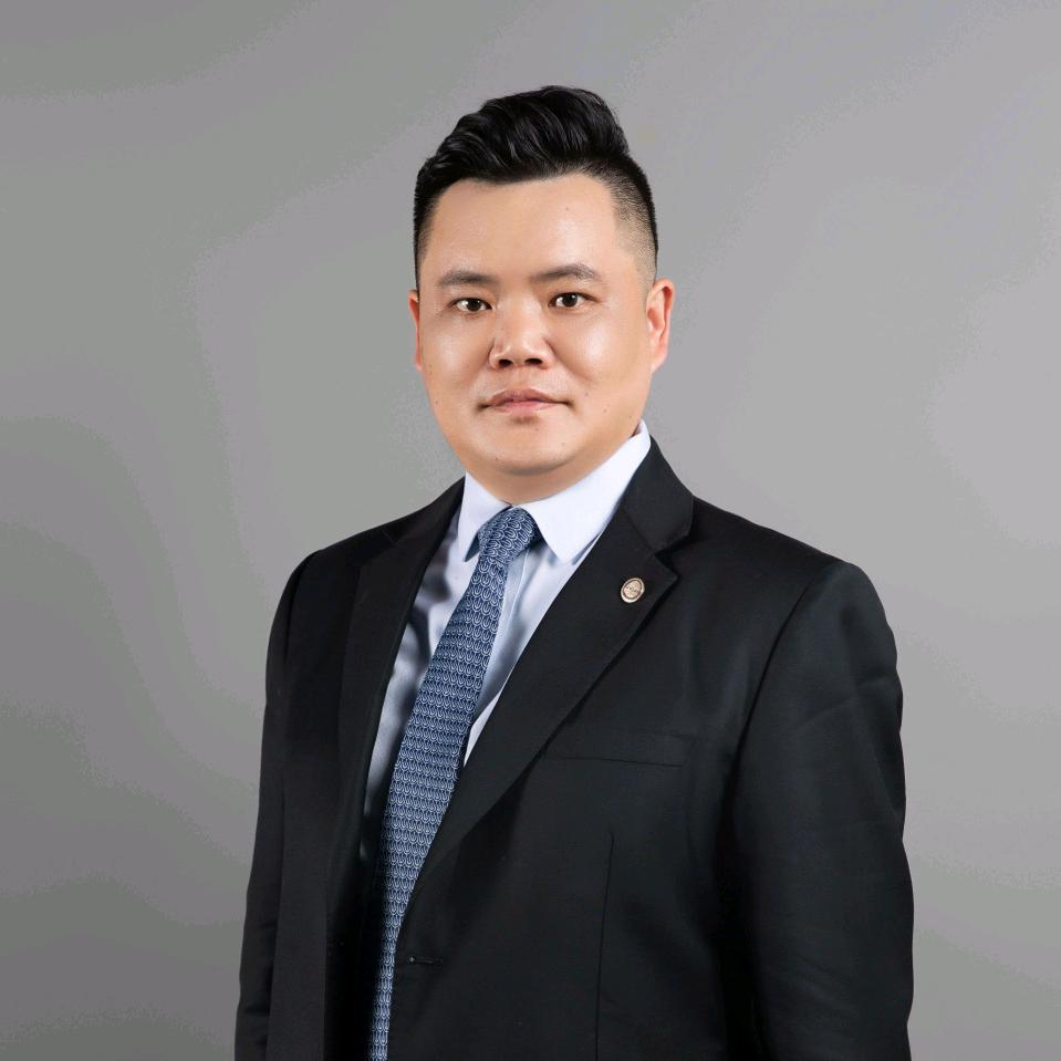 李  巍