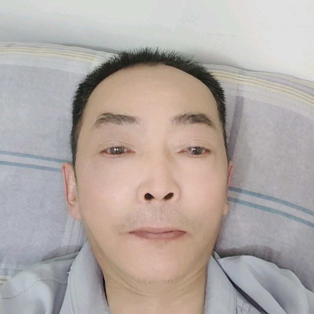 飞上月球望太阳