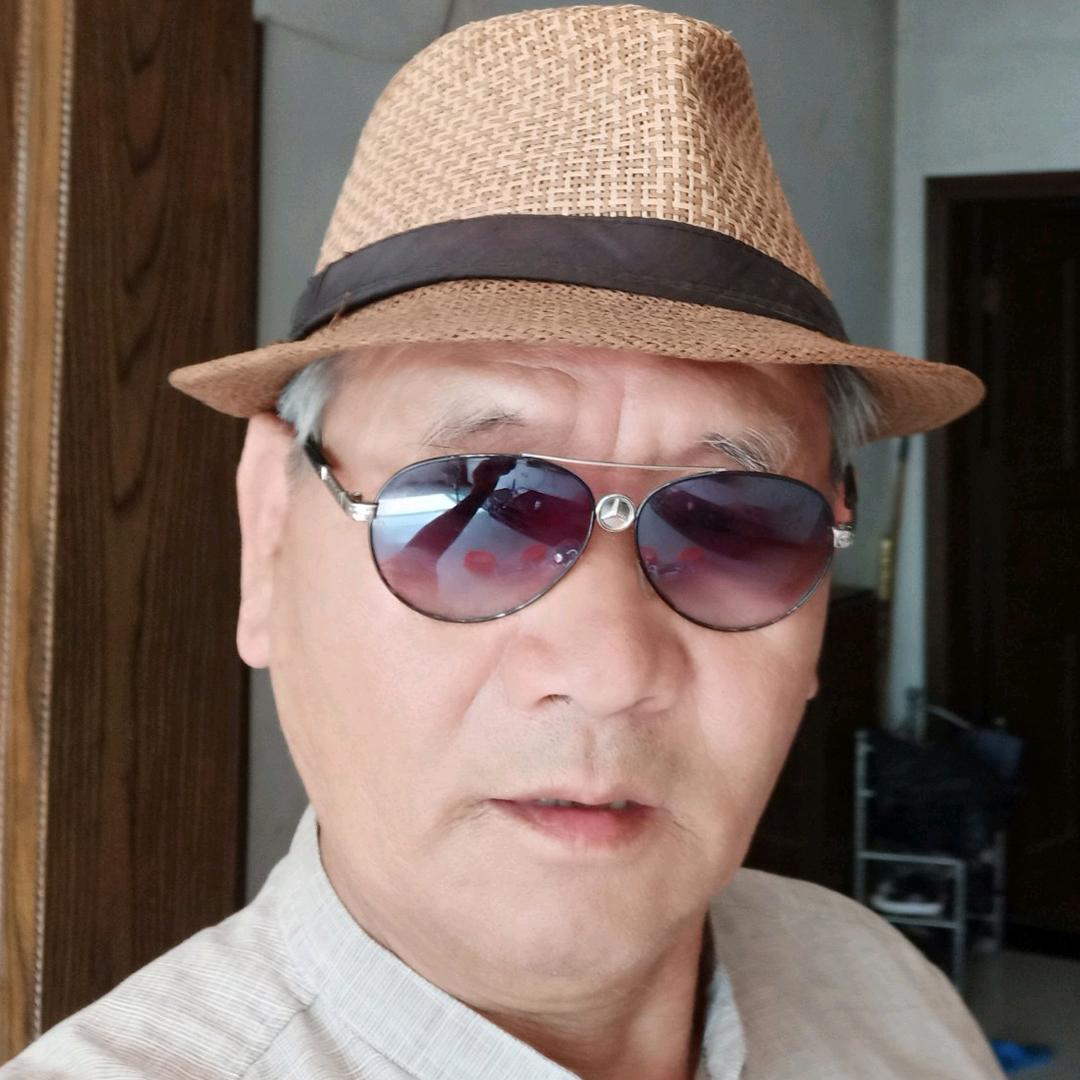 乐器爱好爷爷(绰号胡瞎子)