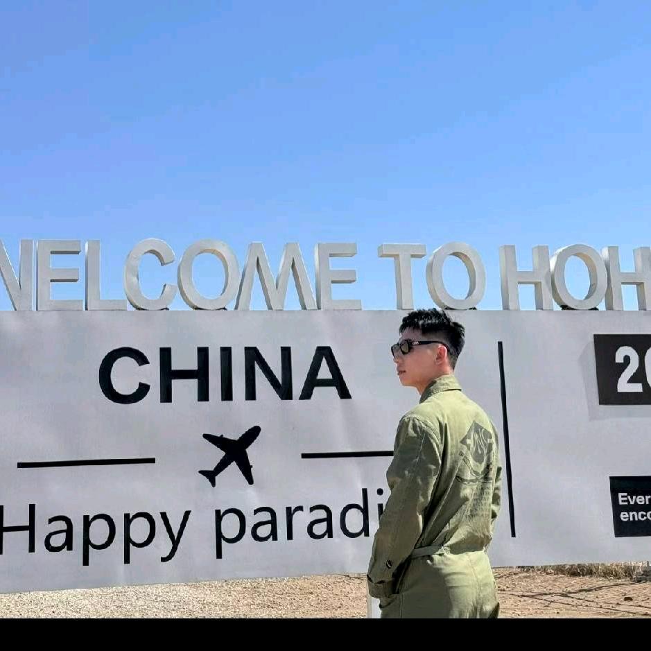别摸我腹肌！