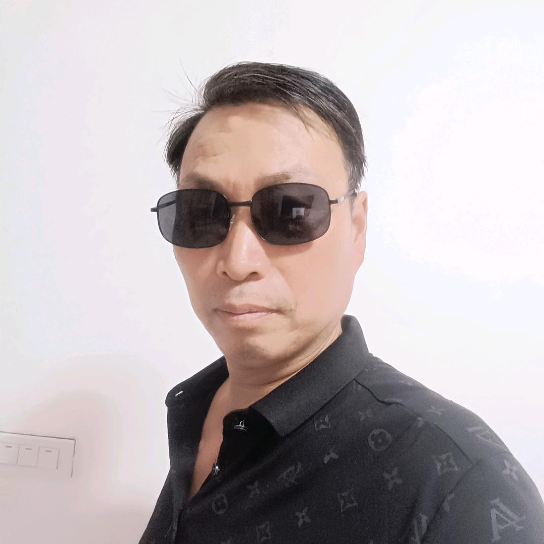 踏雪寻梅