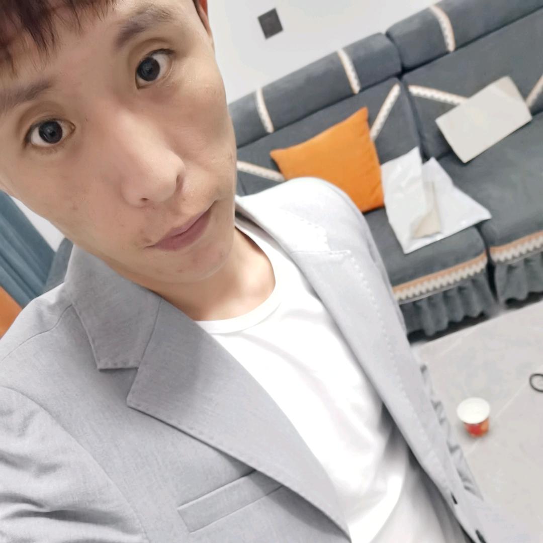 开卡车的🚛豹豹