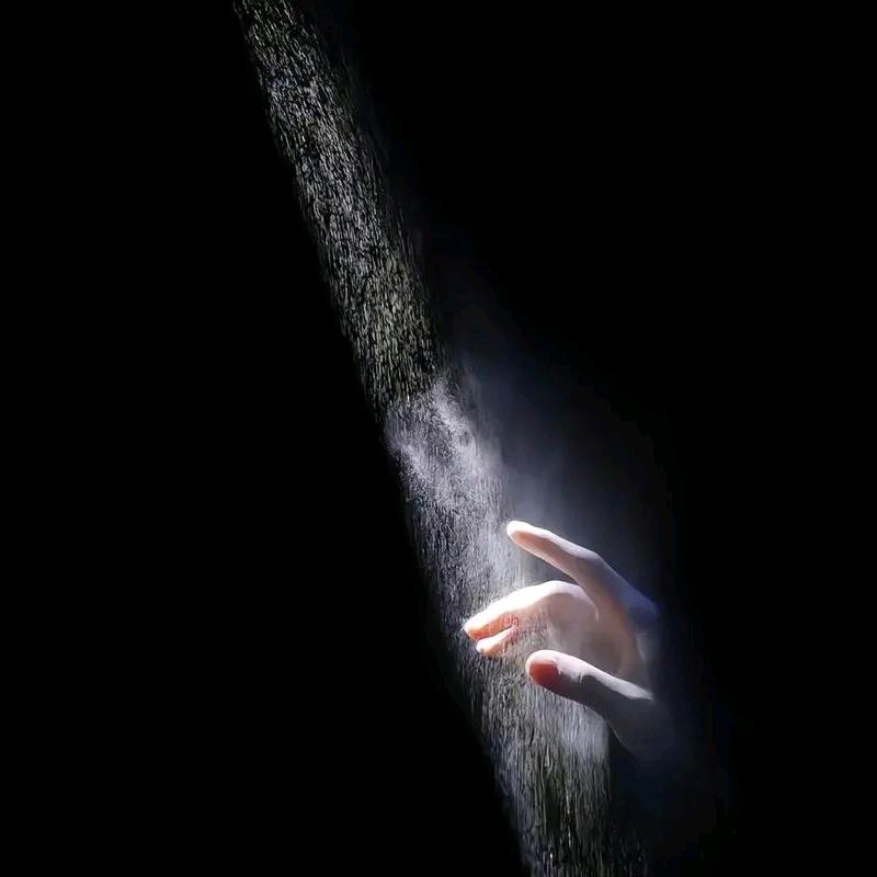 触摸不到的（爱）