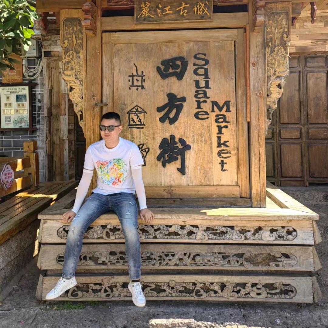 鹏辉哥哥。