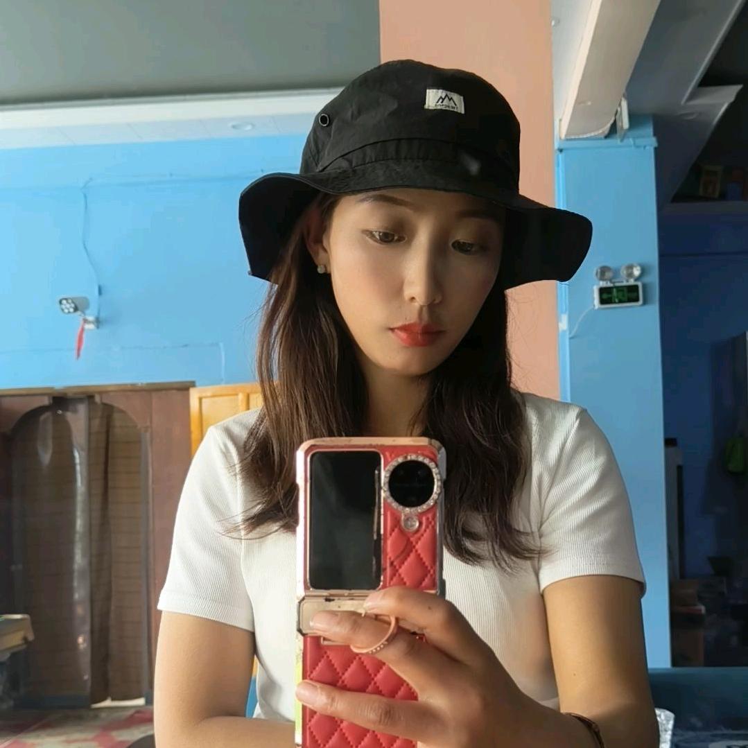 ╭(╯D♛Z♥╰)╮