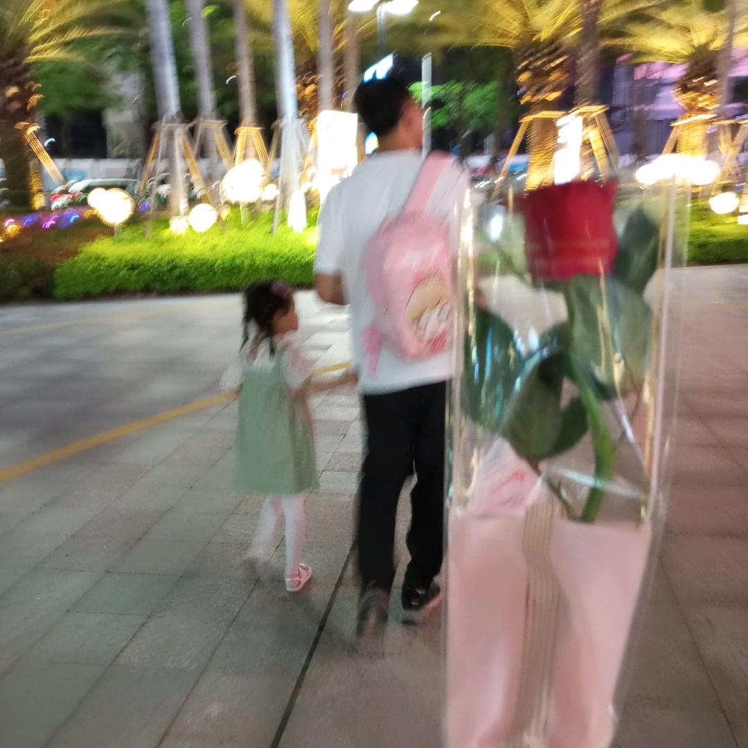 小小背影