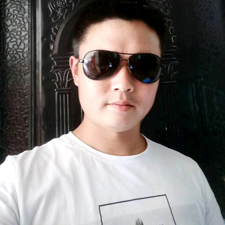 曹加龙