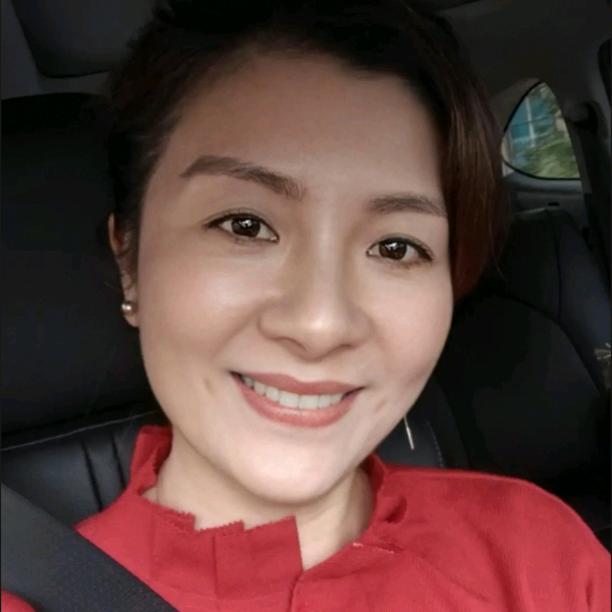 丽丽（请不要连续点赞）