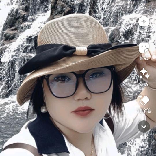 莉莉