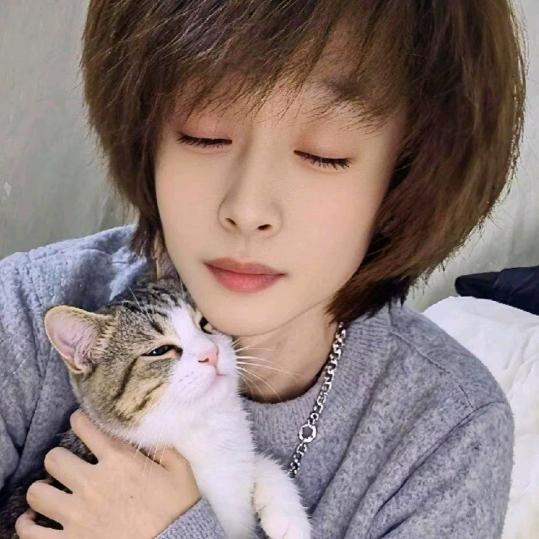 俊俏的小脸蛋😝