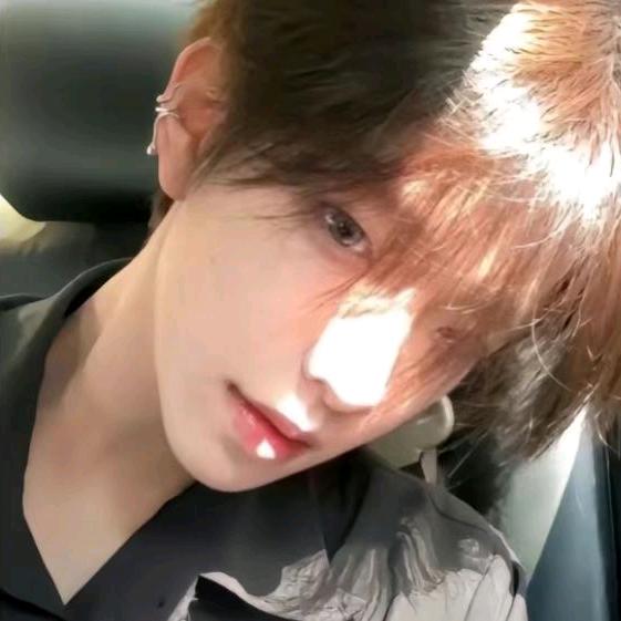 帅哥美女事不多