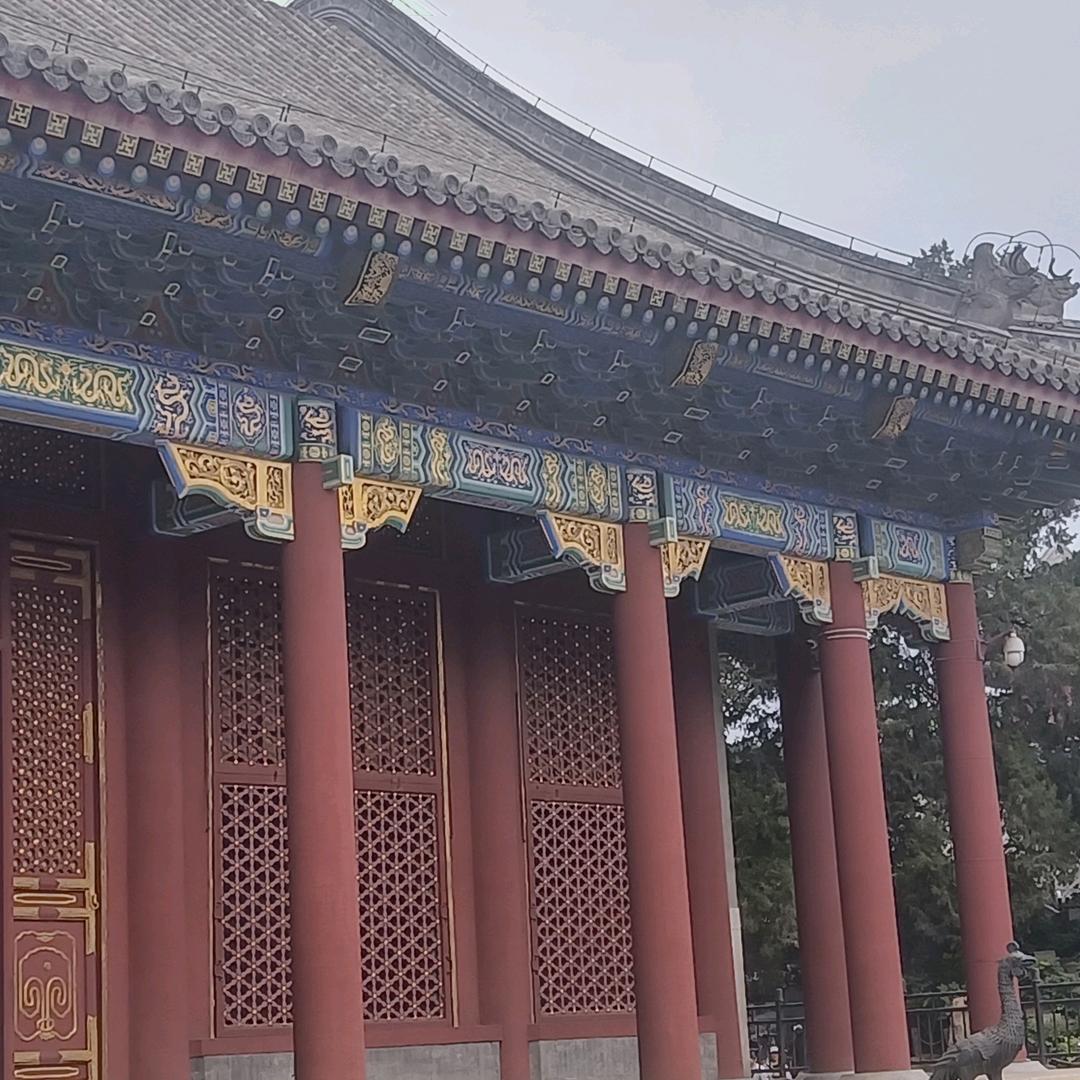 一杯清茶品日月，半壶老汤醉人生。