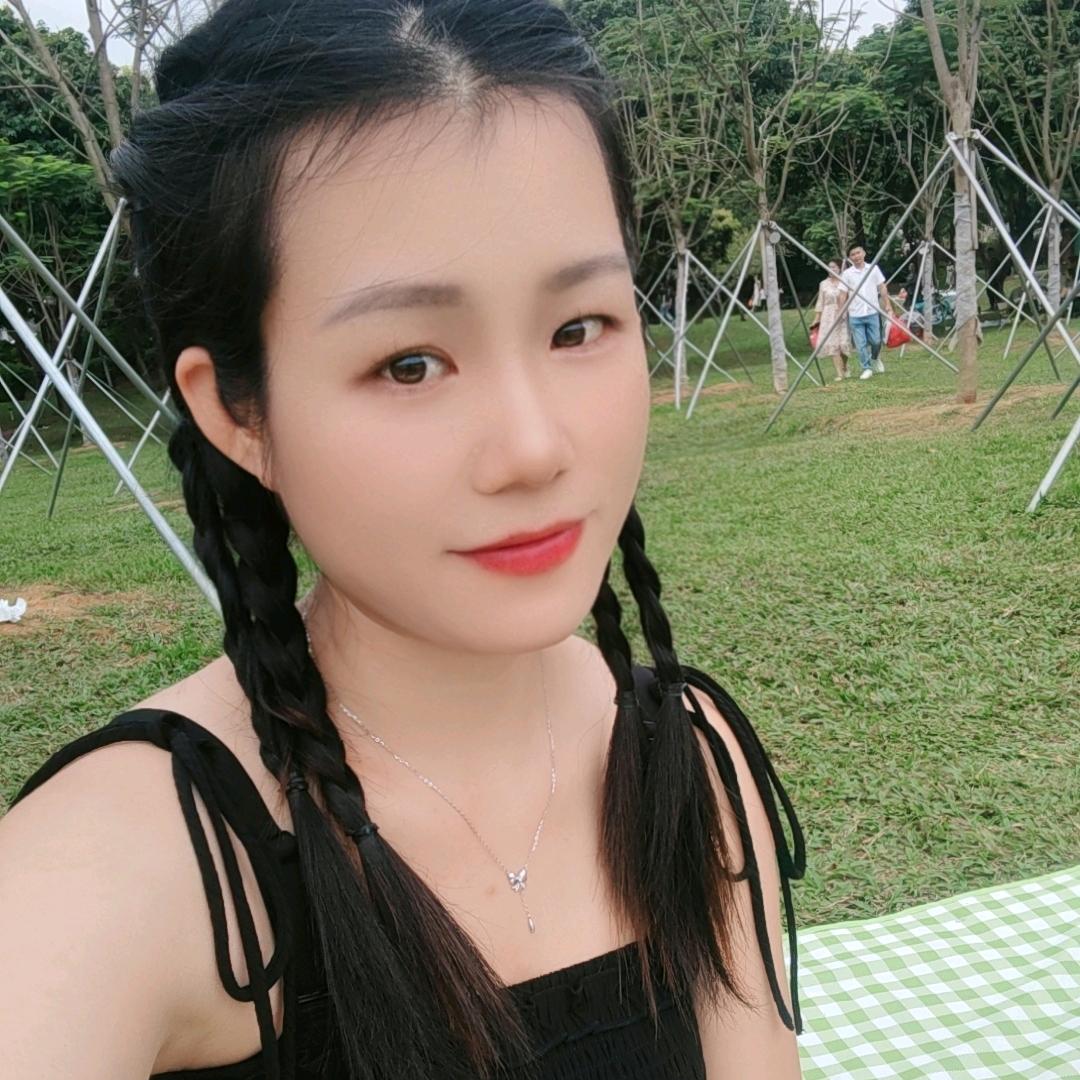 依依妖妖（晶小朵）