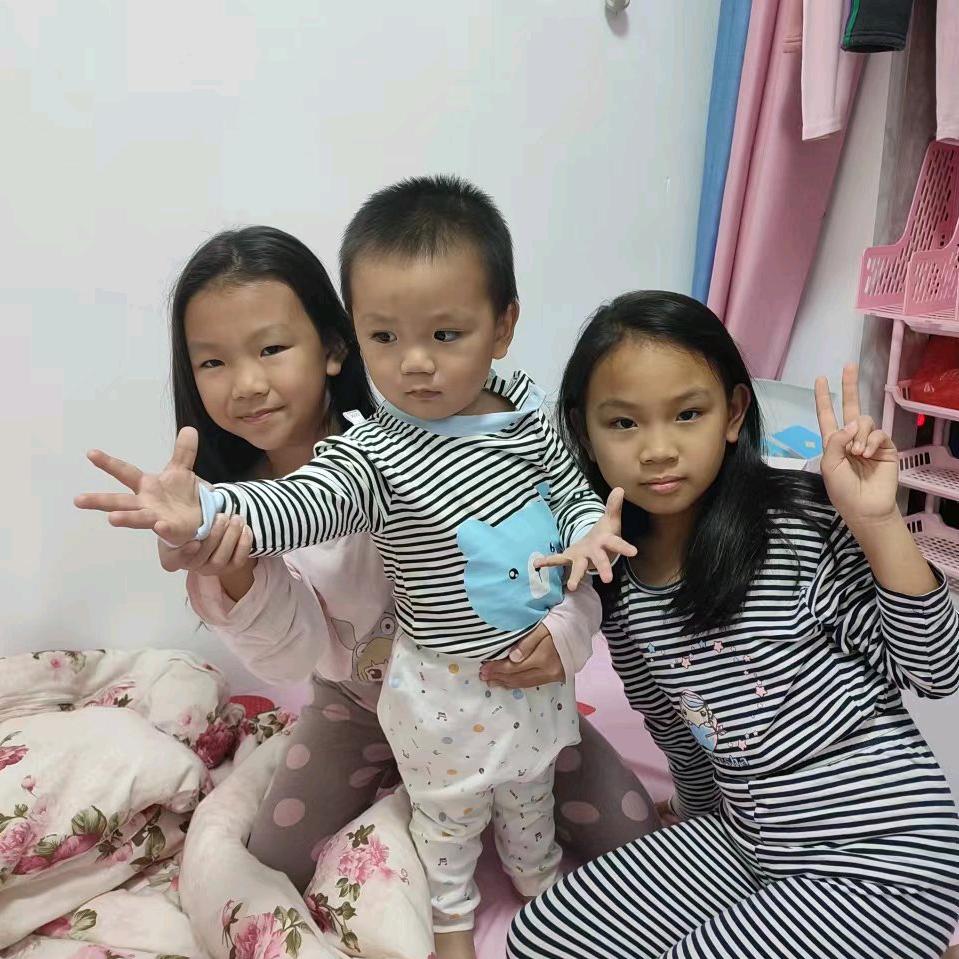 多宝一家人