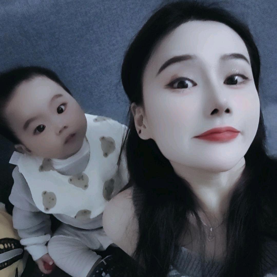 🤞　　　　　　　　　🪳