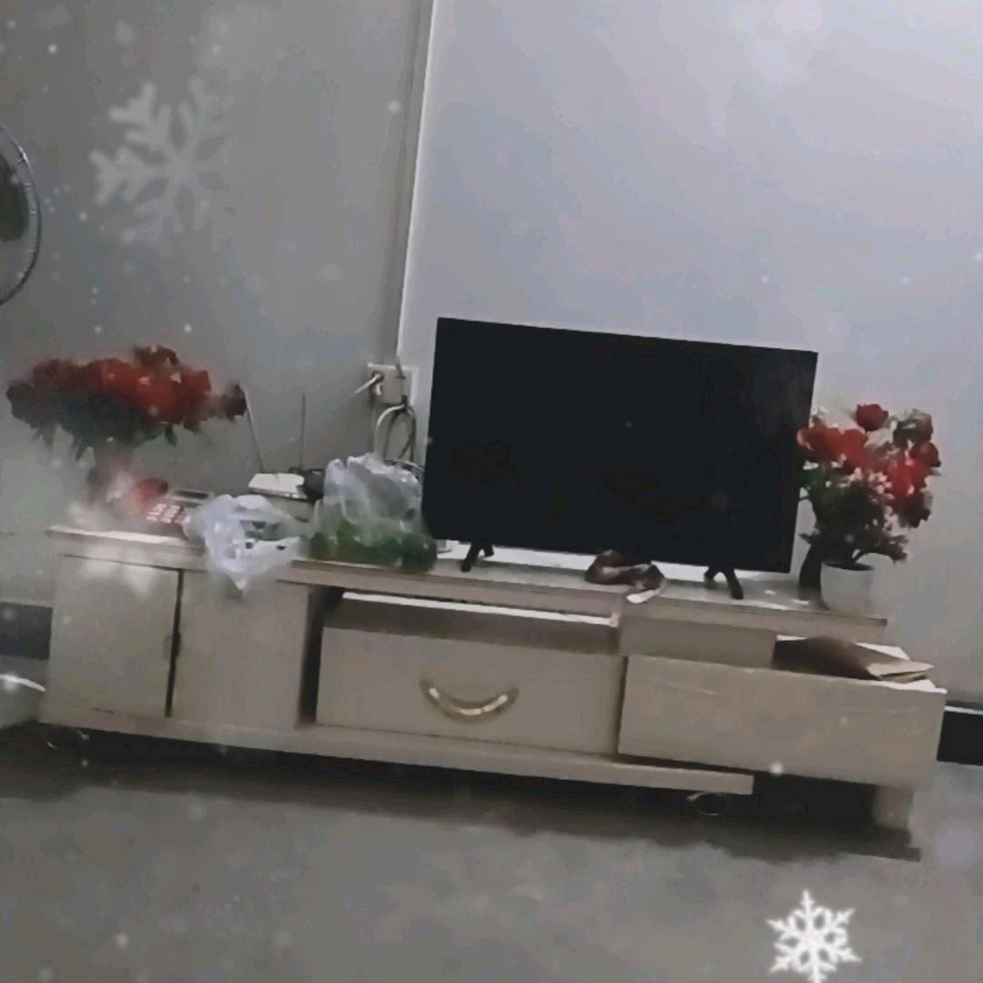 龙七英爱唱歌，爱听伤感歌曲