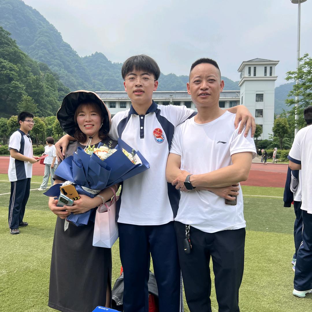 吴连森小覃农资