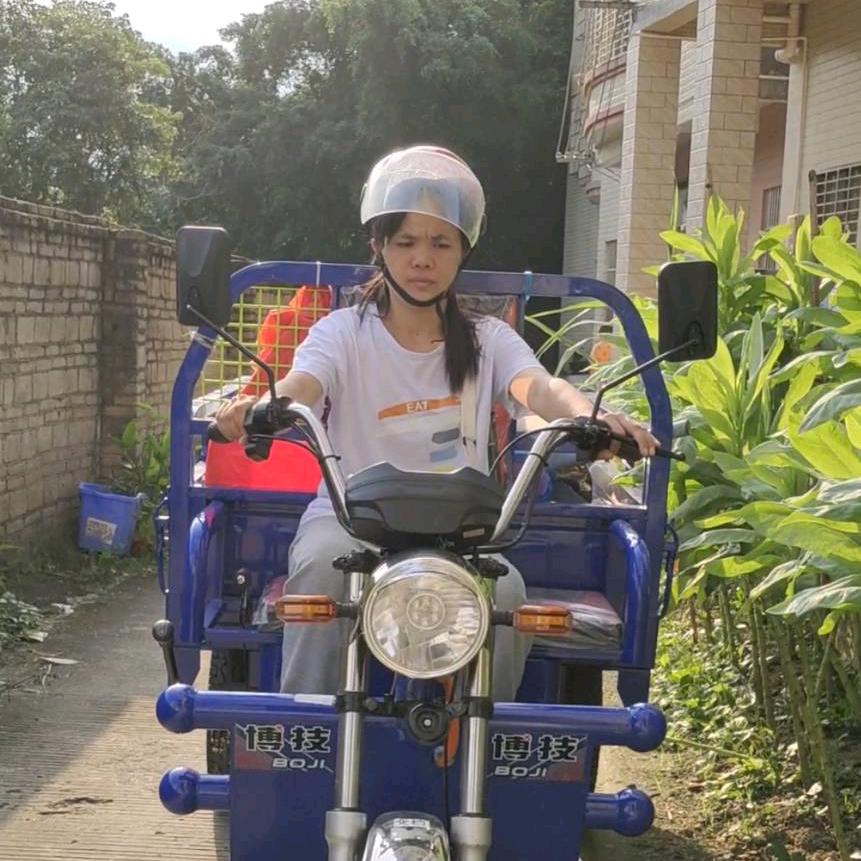 90后摆摊人阿华🌸