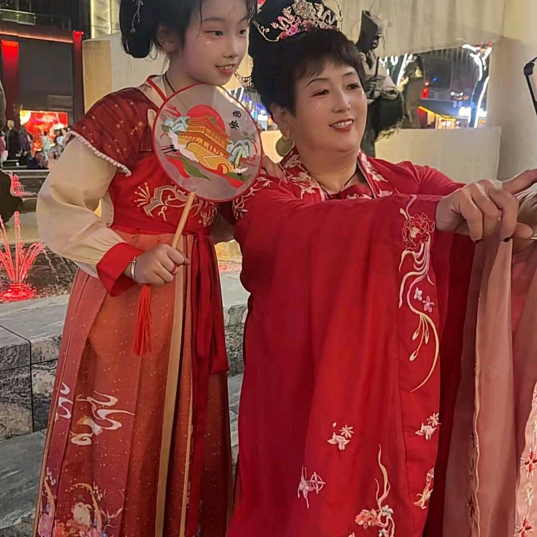 👭太阳，月亮，星星👫