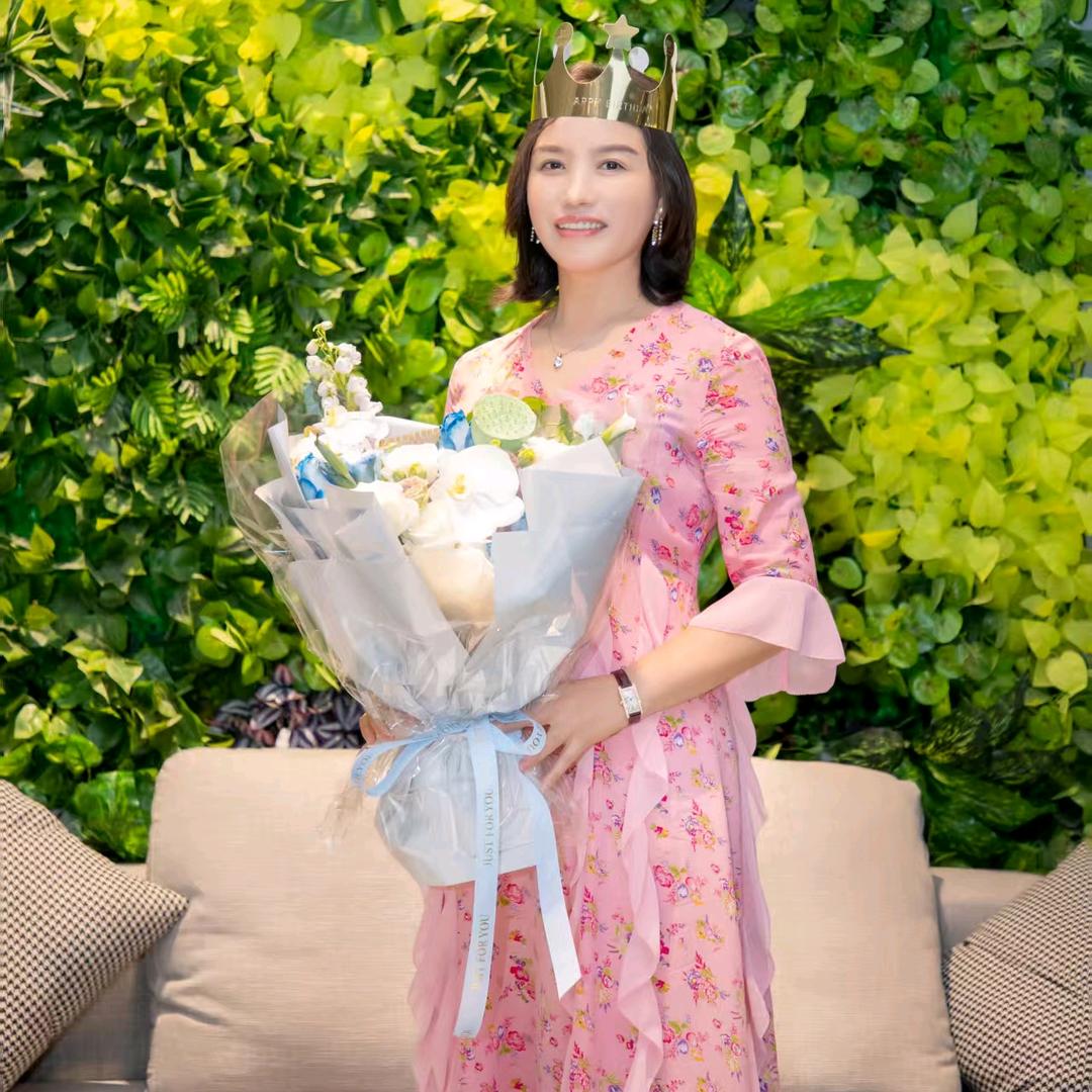 江阴周庄金湾国际任芳