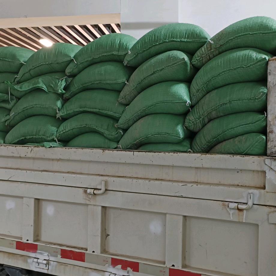 小车拉装修材料，水泥，标砖需要的联系