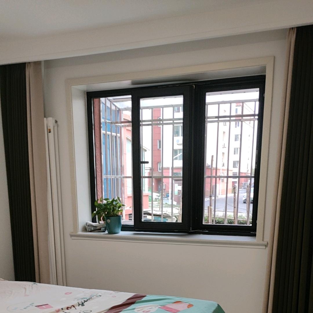 吕姐开荒保洁擦玻璃