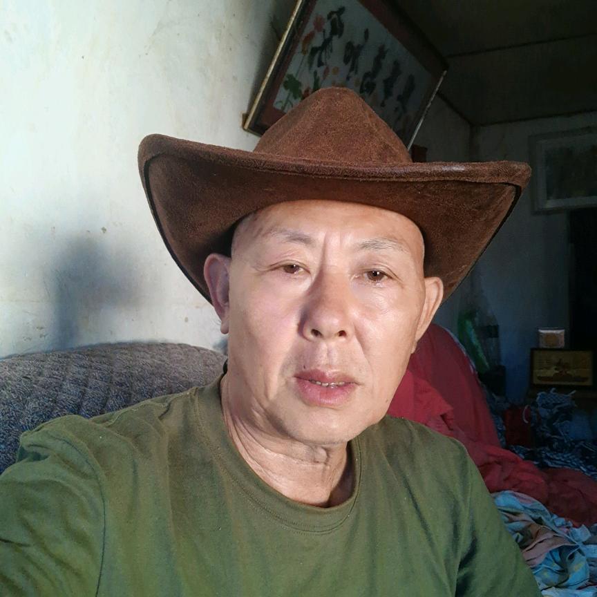 乳名，小红春。